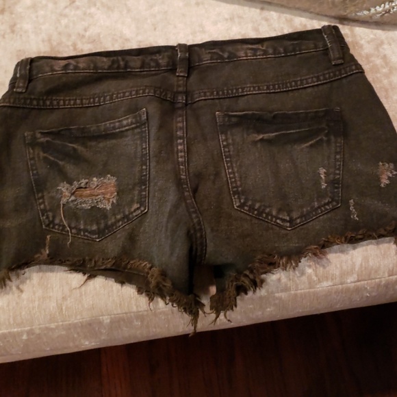 Free People 26 trashed black jean shorts - Picture 4 of 4